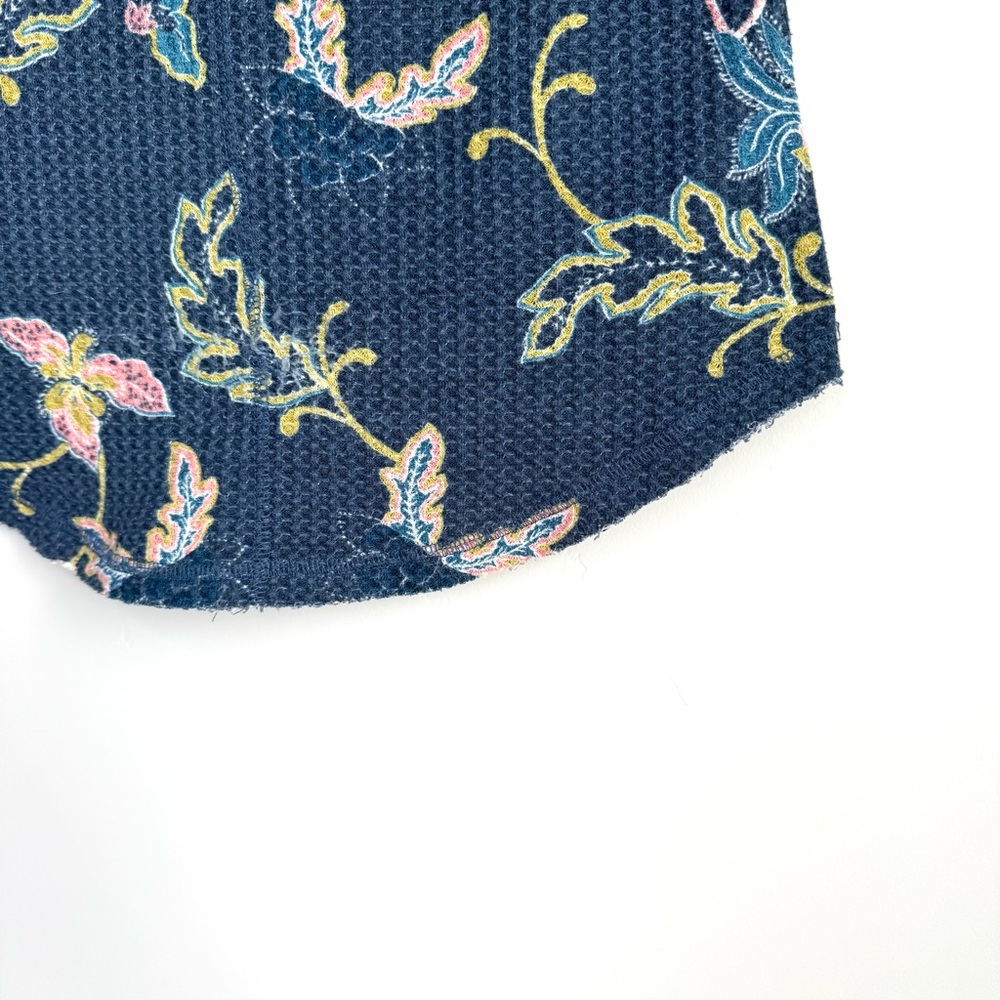 William Rast Blue Geneva Henley Top Floral Women’s Size Large - Picture 6 of 13